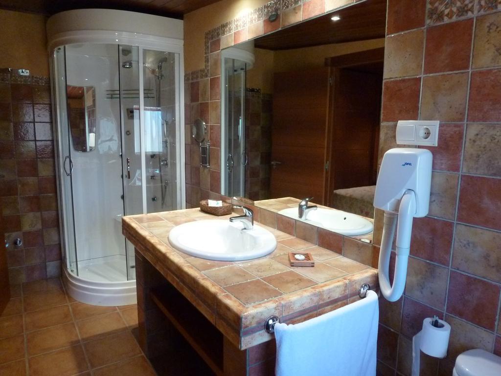Hotel H Con Encanto Binéfar 部屋 写真