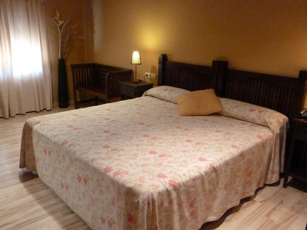 Hotel H Con Encanto Binéfar 部屋 写真