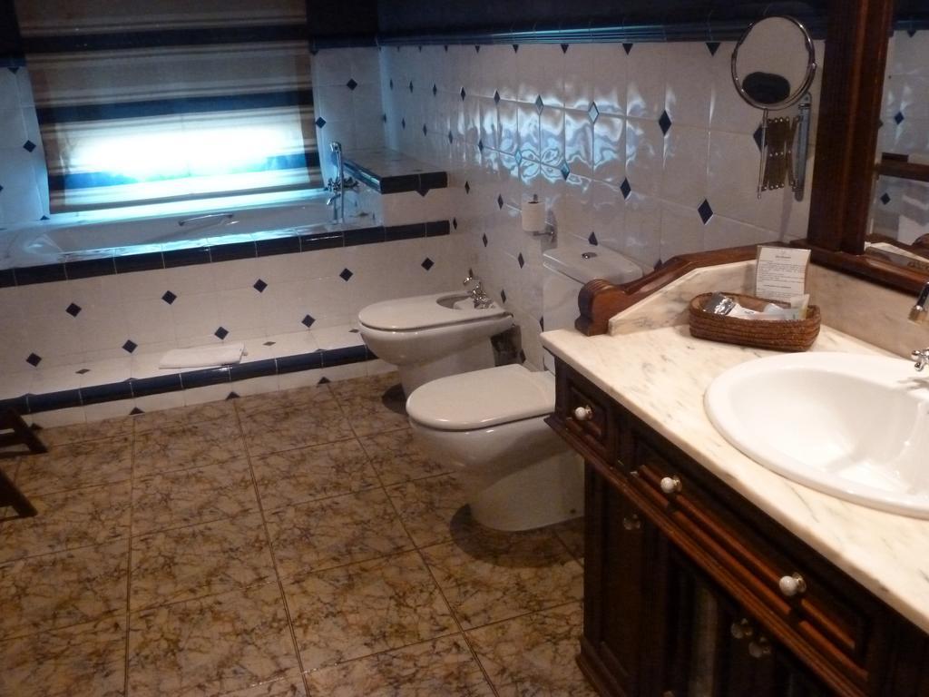 Hotel H Con Encanto Binéfar 部屋 写真