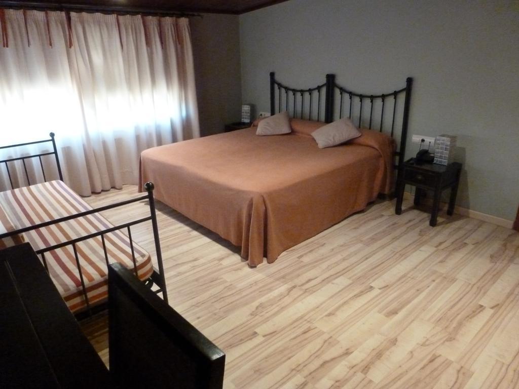Hotel H Con Encanto Binéfar 部屋 写真